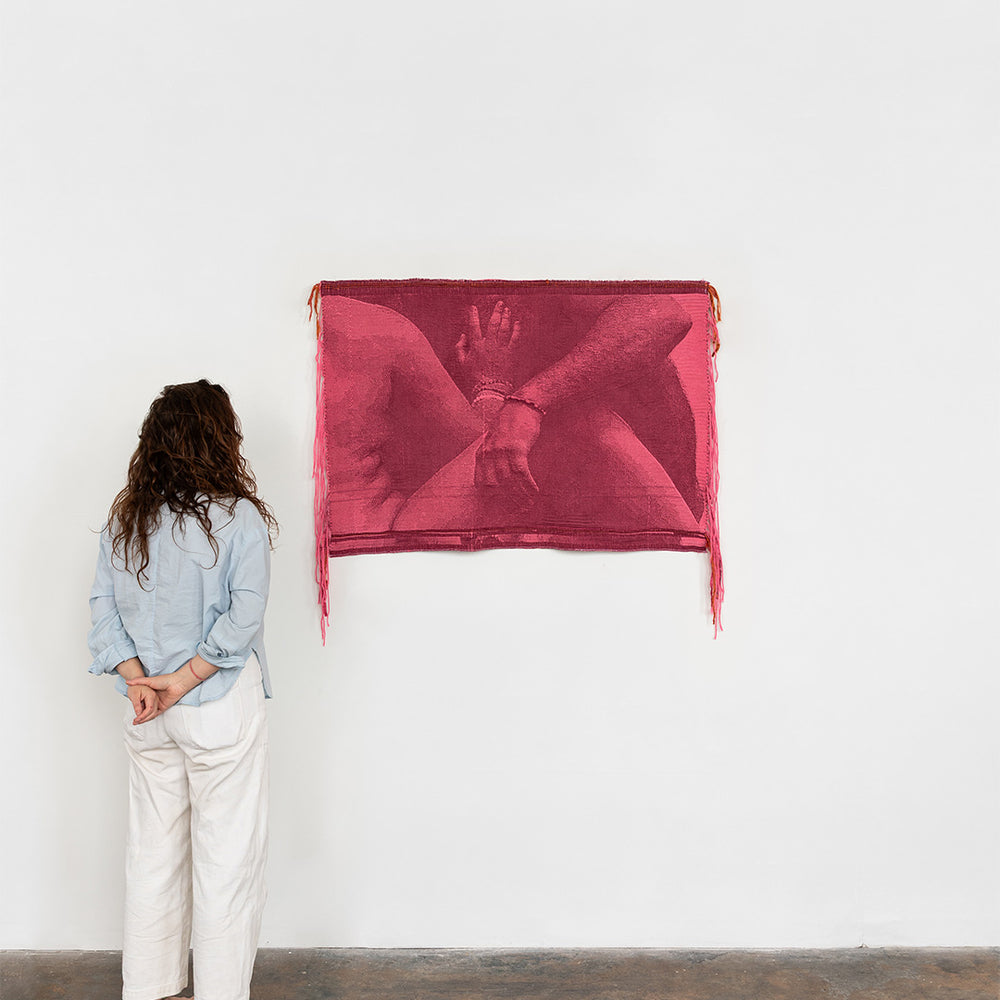 Mia Weiner : I met you in the rose garden